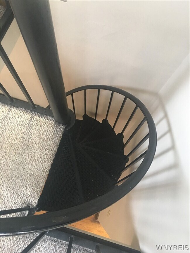 Building Photo - 419 Richmond Ave