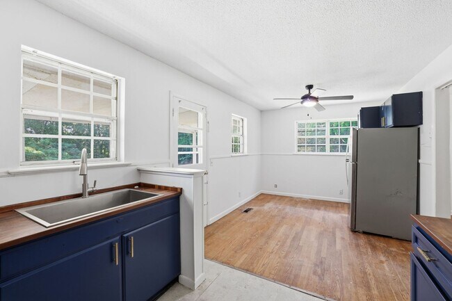 Building Photo - In the Heart of Hixson! 3 beds, 2 baths, Recent Updates! Housing Voucher Accepted.