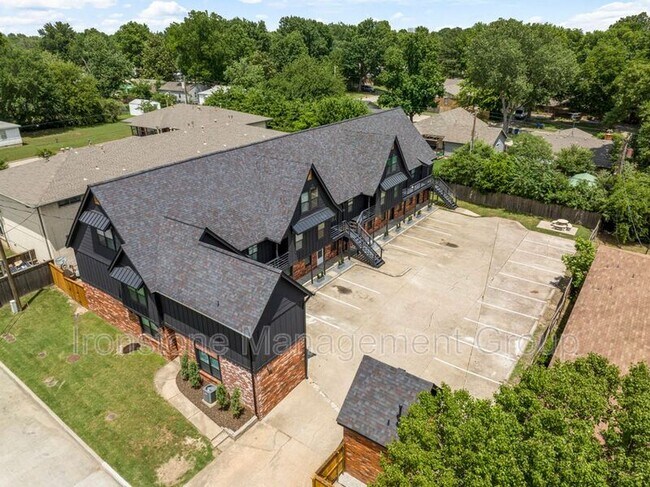 Building Photo - 3711 S Indianapolis Ave