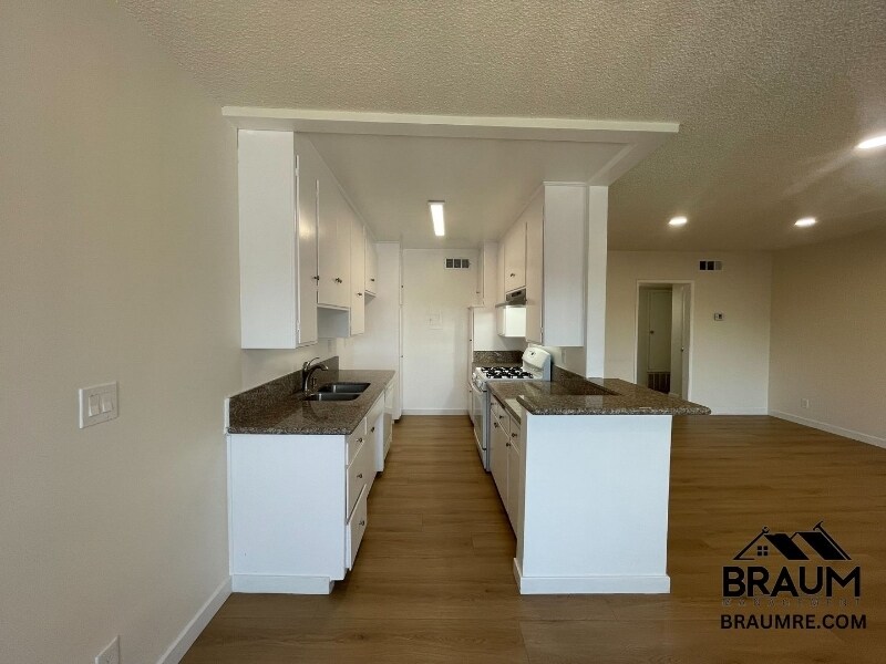 Building Photo - 6039 Whitsett Ave