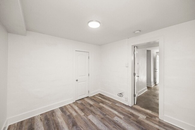 Building Photo - 611 S 14th St