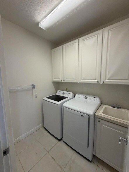 Building Photo - 223 Soriano Dr