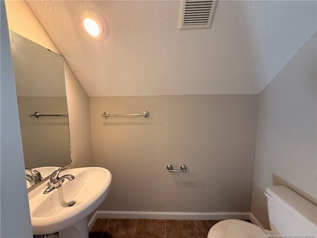 Building Photo - 402 Colonist Pl