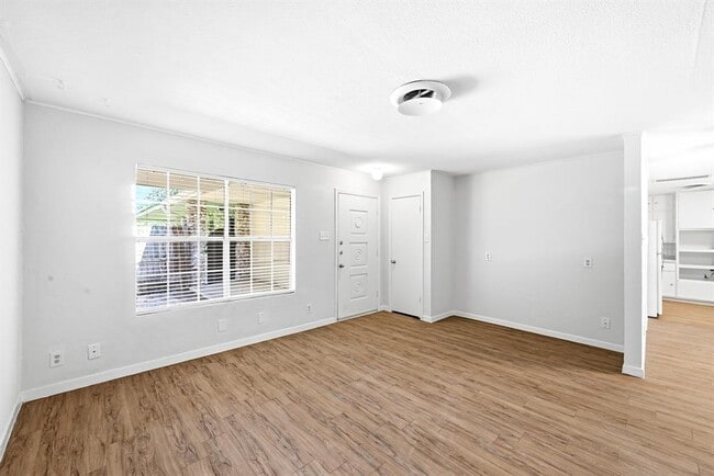 Building Photo - 8204 Exmoor Dr