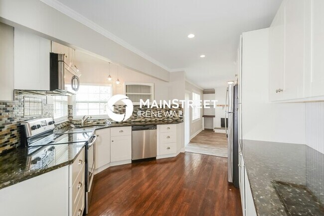 Building Photo - 3 Bedroom Pet-Friendly Home in ST CHARLES, MO with Main Street Renewal