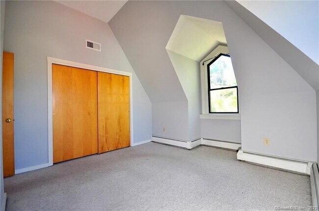 Building Photo - 12 Charter Oak Pl
