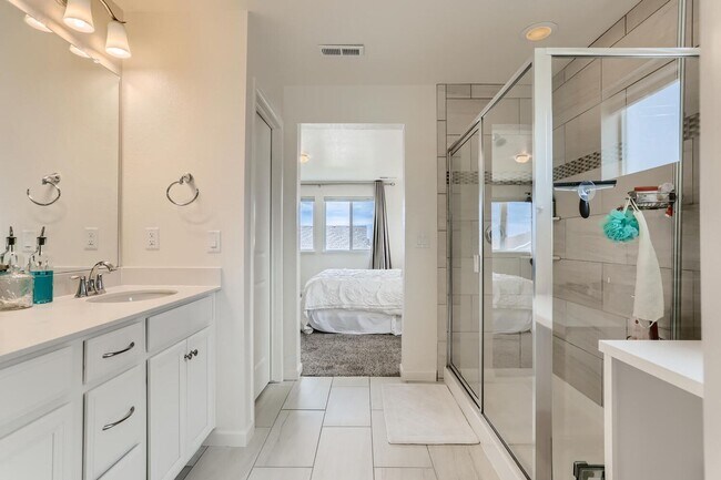Building Photo - Stunning Newer-Built Home in Desirable Pal...