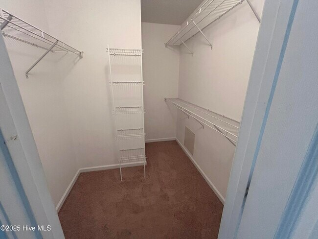 Building Photo - 4140 Breezewood Dr