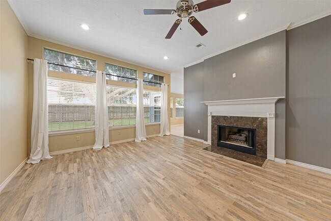 Building Photo - 211 Scarlet Maple Dr