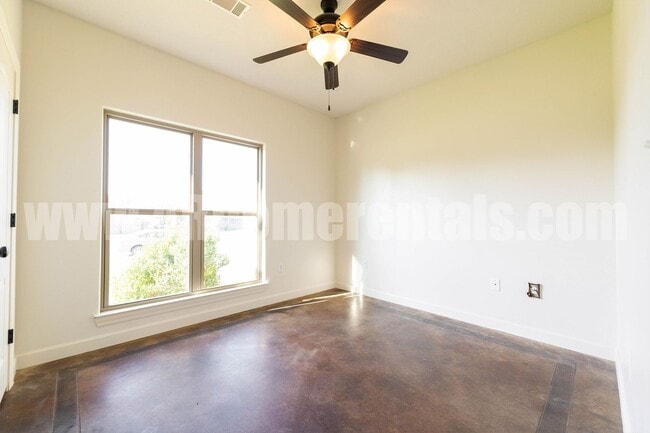 Building Photo - Great Neighborhood!