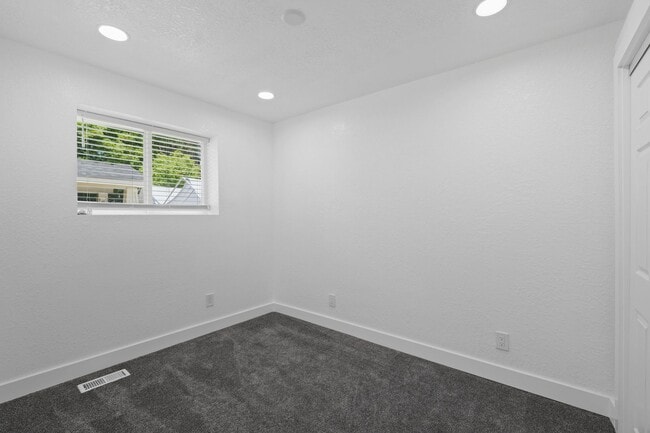 Building Photo - 14420 E Wellesley Ave