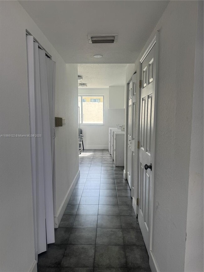 Building Photo - 2120 W Flagler St