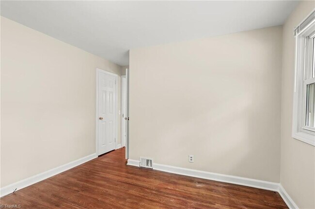 Building Photo - 3 Bedroom Ardmore Home- Pets Welcome-Flexible Lease Lengths Available