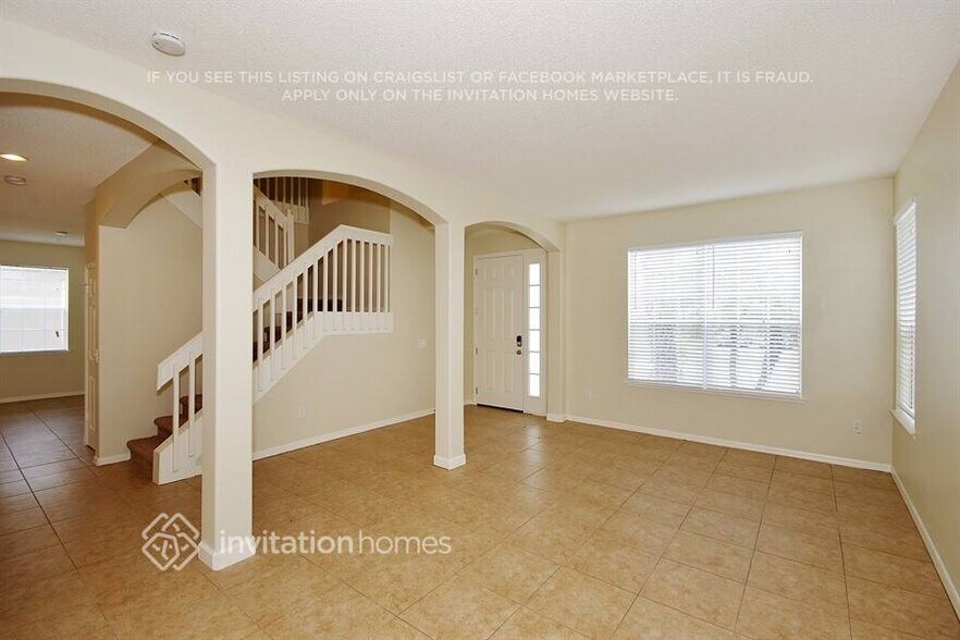 Building Photo - 2136 Windcrest Lake Cir