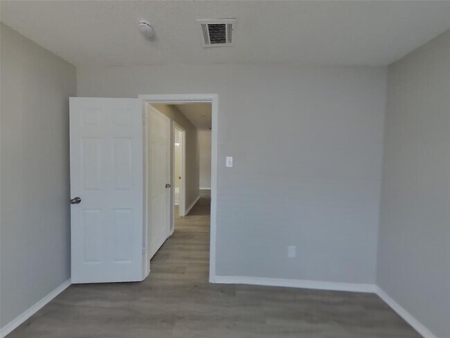 Building Photo - 1302 Texas Oak Way