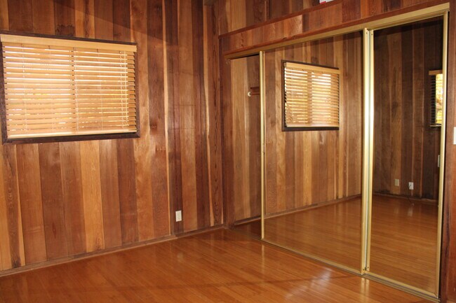 large bedrooms with vaulted ceilings - 3442 Keha Dr