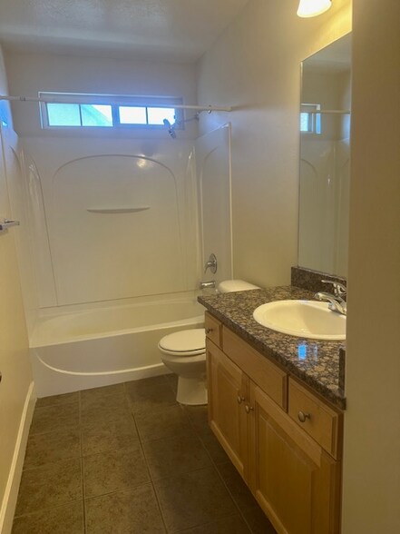 Building Photo - 645 Wyngate Pointe Ln