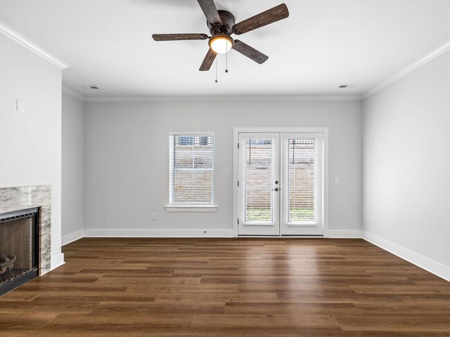 Building Photo - 3 Bed, 2.5 Bath - Lucky Penny End Unit