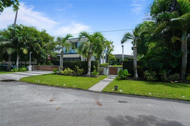 Building Photo - 9301 N Bayshore Dr