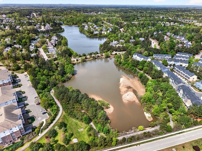Building Photo - Tons of Upgrade! Beautiful 2 Bedroom, 2.5 Bath Condo in Waterford@ Cary Park, Available Now!