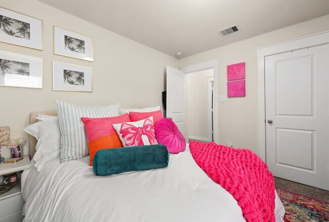 Building Photo - 2505 Bernadino Dr