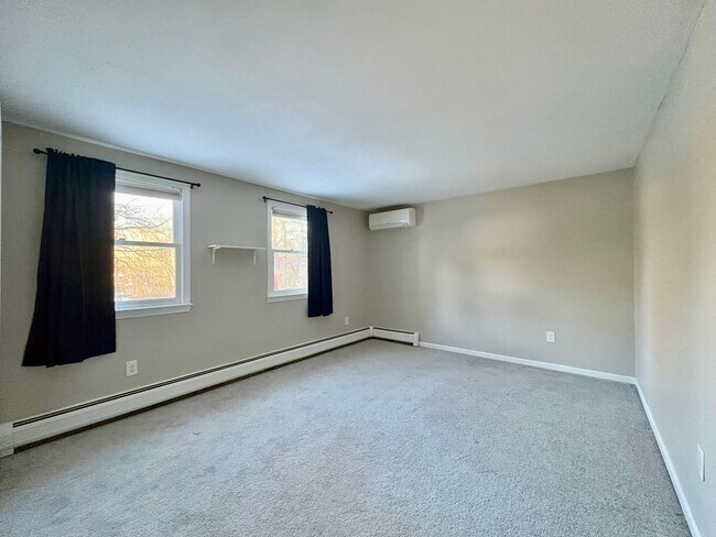 Building Photo - Available Now | 3 Bed, 1.5 Bath Single-Family Home in Westford, MA | Updated Kitchen, Finished Ba...