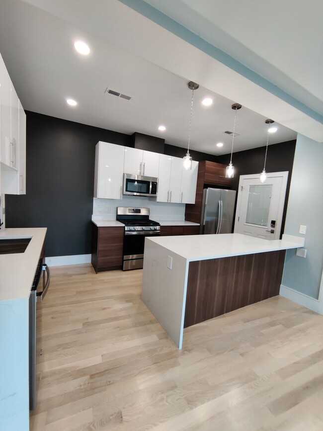 Building Photo - New Apartment on Washington SQ. Central He...