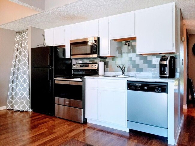 Building Photo - Recently Renovated Furnished 2 Bedroom 2 Bath Apartment in Branson MO