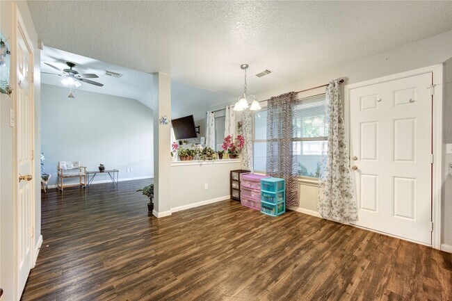 Building Photo - 7302 Greenwood Point Dr