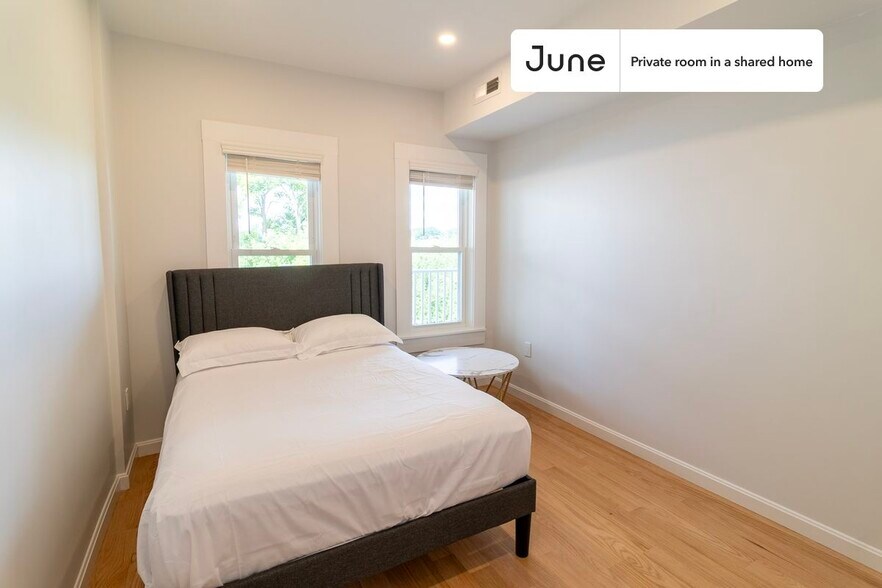 Building Photo - Room in Shared 3 bed/2 bath home in JFK/UMass
