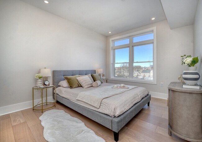 Building Photo - 62 Foundry St