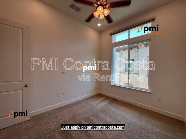 Building Photo - 5217 S Esprit Loop