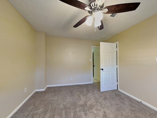 Building Photo - 15027 Pebble Bend Dr