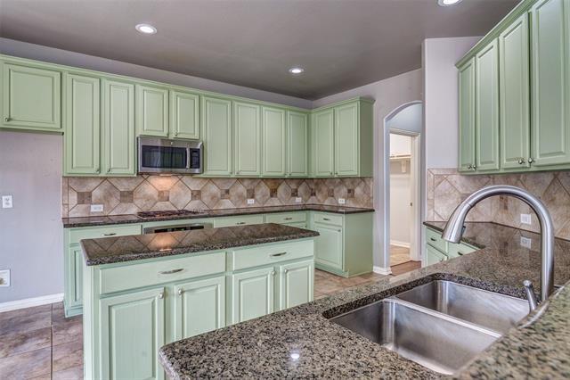 Building Photo - 916 Carlsbad Dr