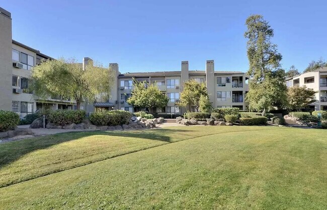 Building Photo - 39078 Guardino Dr