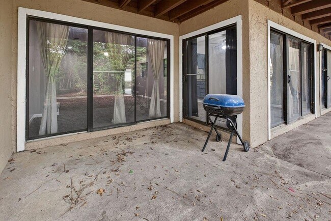 Building Photo - 3575 Oakvale Rd