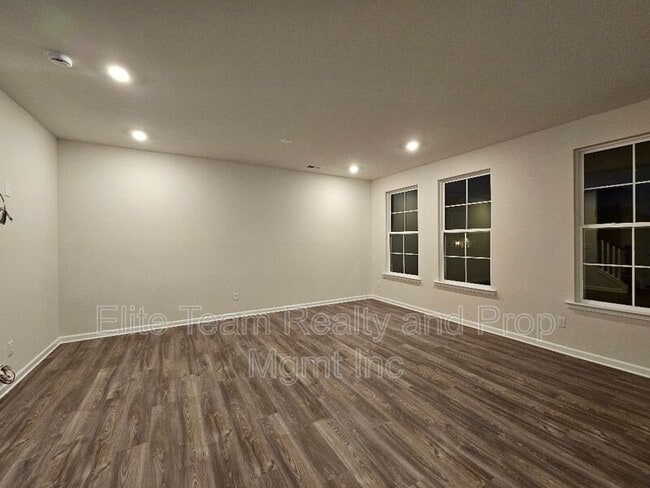 Building Photo - 5416 Kinsbridge Dr