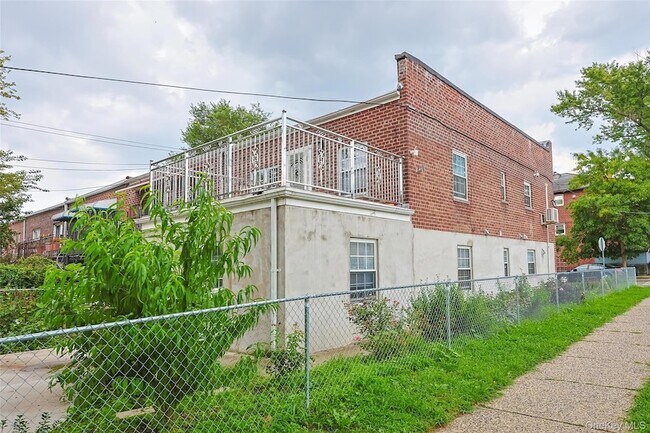 Building Photo - 90-01 70th Dr