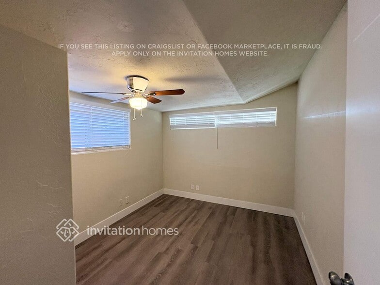 Building Photo - 2627 N 70th Pl