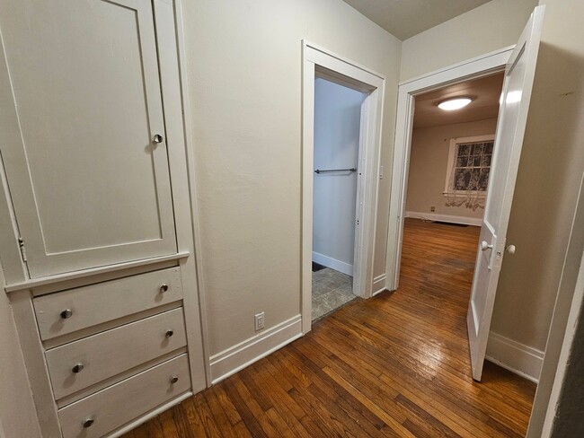 Building Photo - 3 Bedroom, Great SE location, near Mt Vernon Road