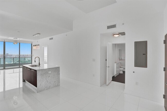 Building Photo - 900 Biscayne Blvd