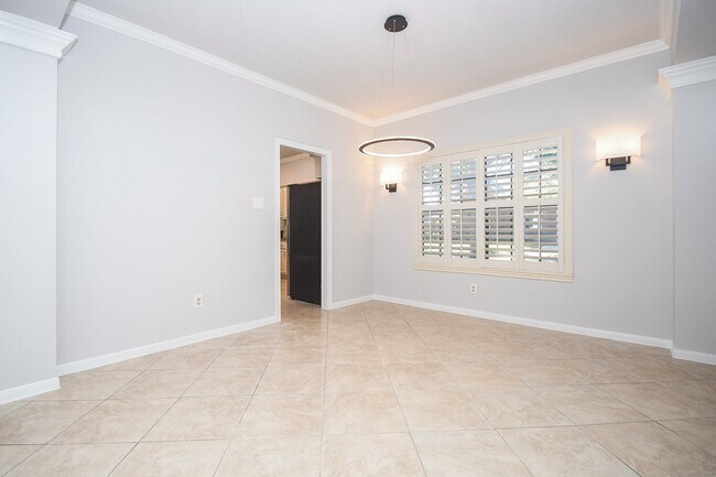 Building Photo - 4402 Jamaica Dr