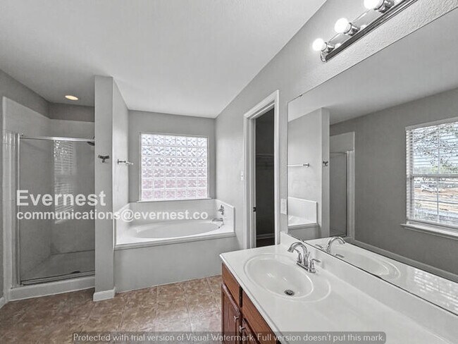 Building Photo - 3 Bed/2 Bath Home with Garage / Pet-Friendly / Available Now!