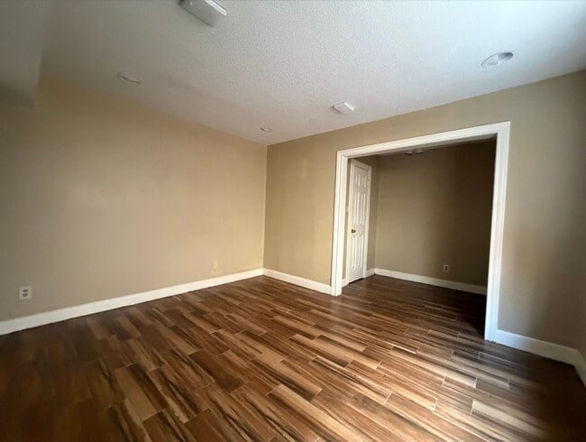 Building Photo - 1901 Brun St