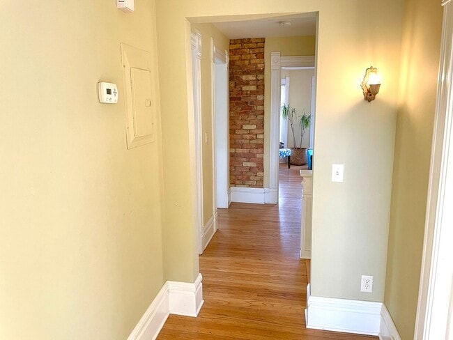 Building Photo - 2 bedroom in Heritage Hill