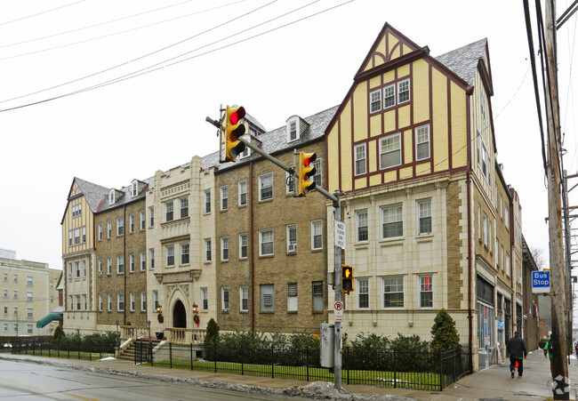 Building Photo - Bayard Manor