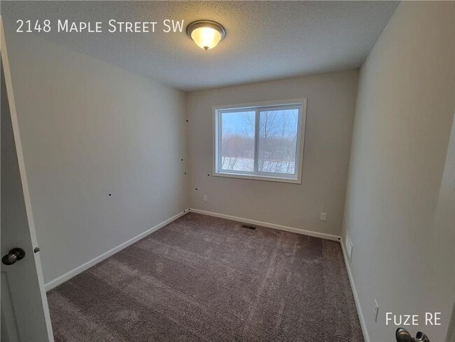 Building Photo - 2148 Maple St SW