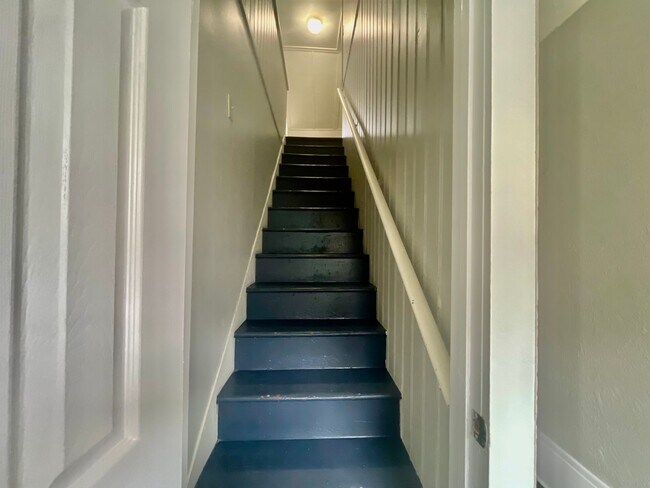 Building Photo - 3 Bed 1.5 Bath- Southside Pittsburgh PA