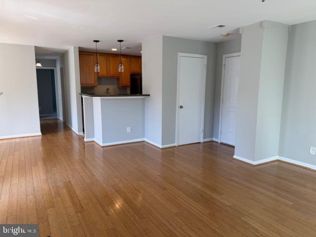 Building Photo - 3175 Summit Square Dr