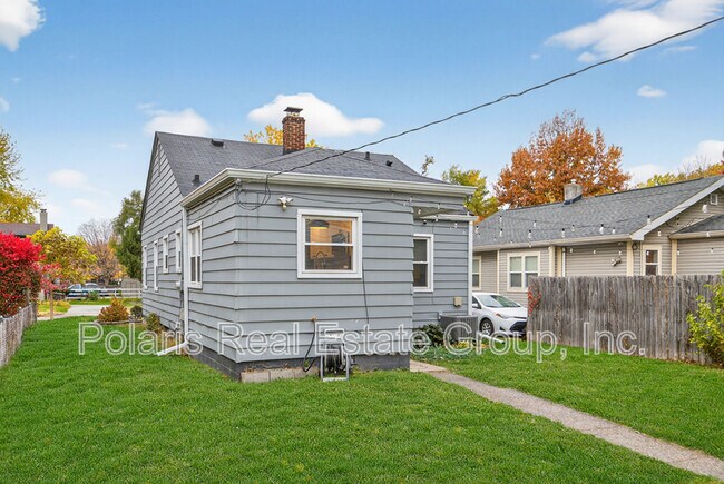 Building Photo - 4905 Norwaldo Ave